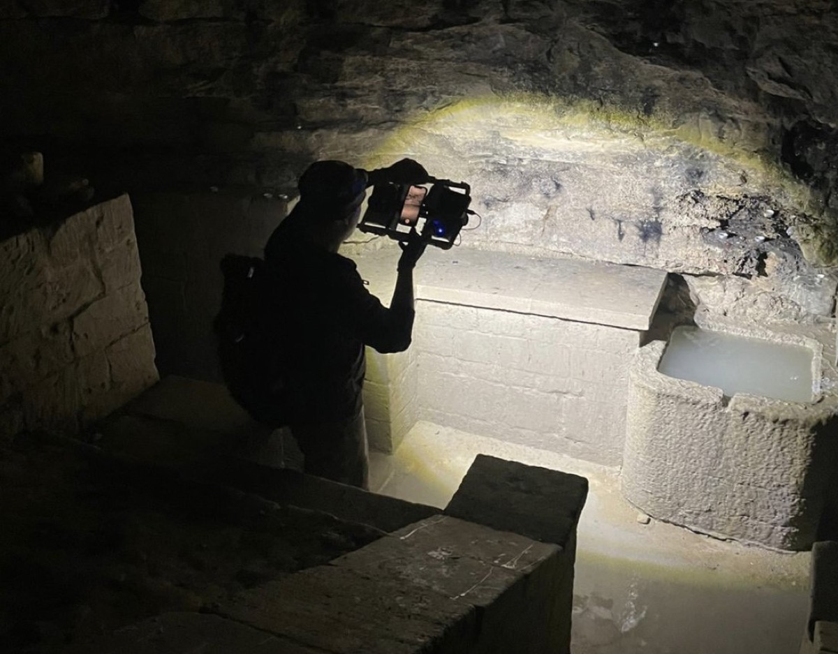 Exploring the inaccessible parts of the Paris catacombs
